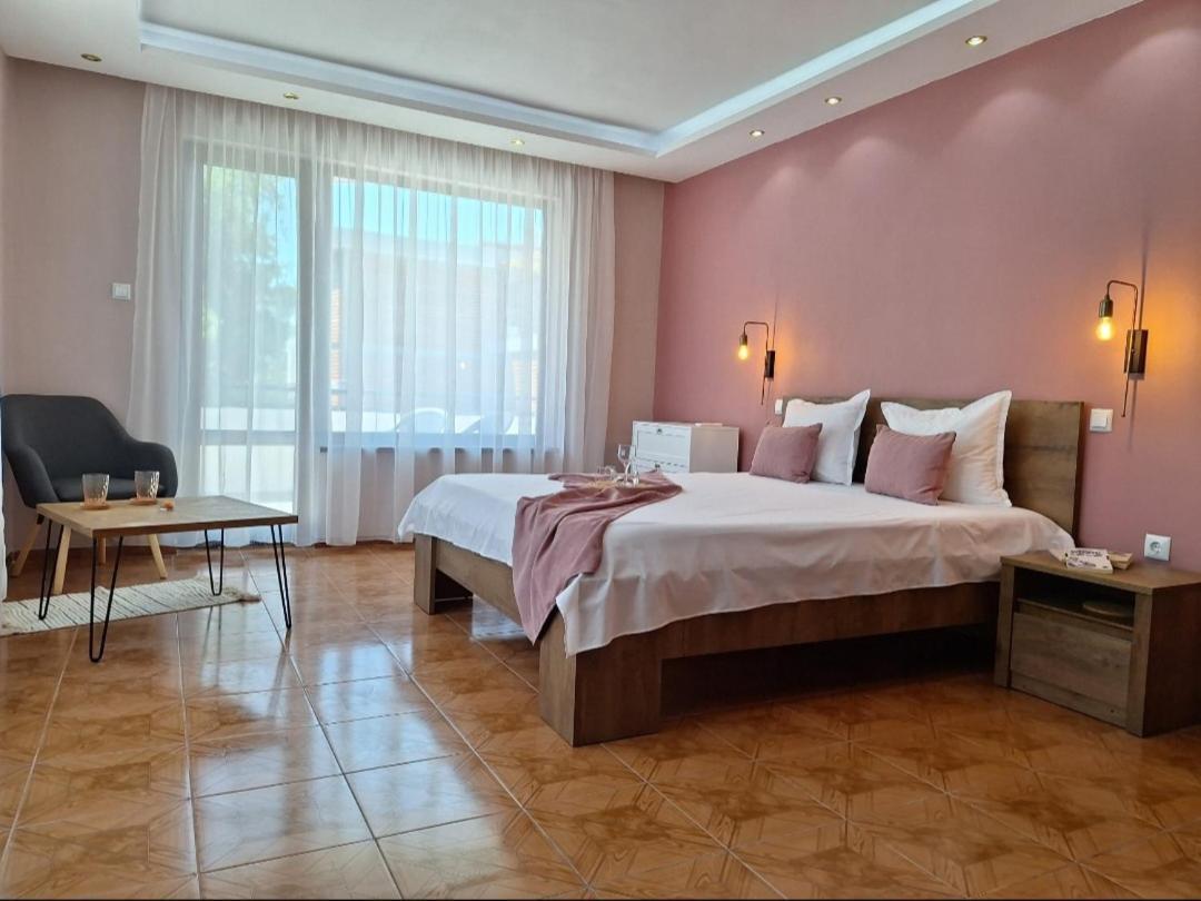 Bo'S Place Святые Константин и Елена Экстерьер фото